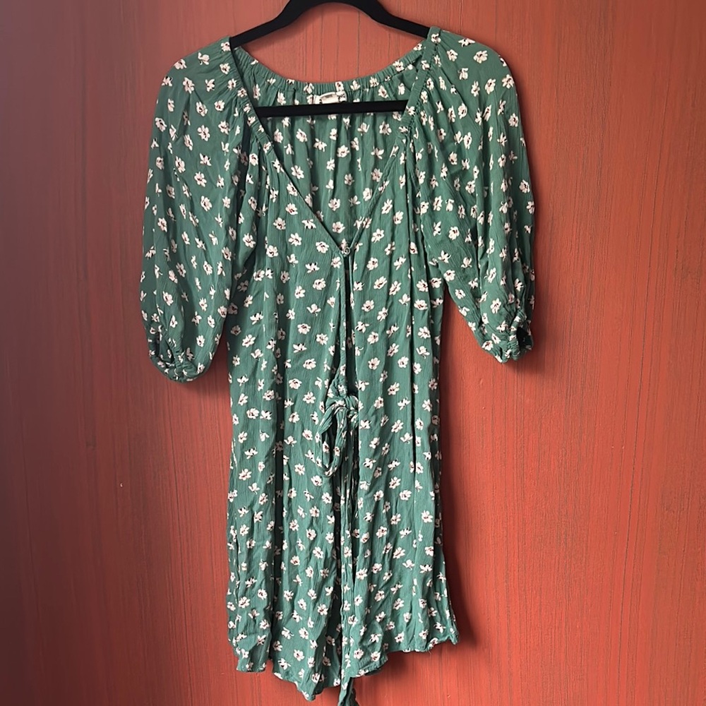 Billabong green floral button up and tie kimono s